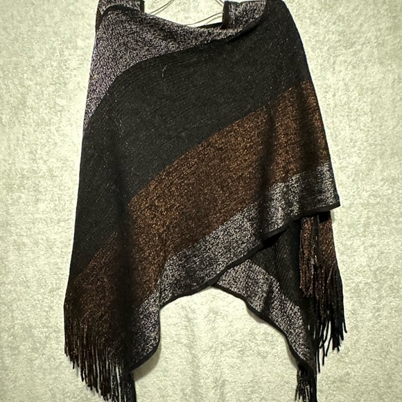 Poncho  with sparkles . - Picture 2 of 2